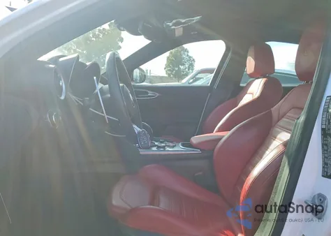 2023 Alfa Romeo Giulia z USA, uszkodzony, nr VIN ZARFAMBN4P7669628